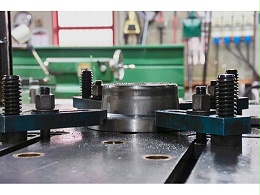 重慶五金沖壓件加工廠，拉伸模出現(xiàn)裂痕如何延長(zhǎng)壽命？