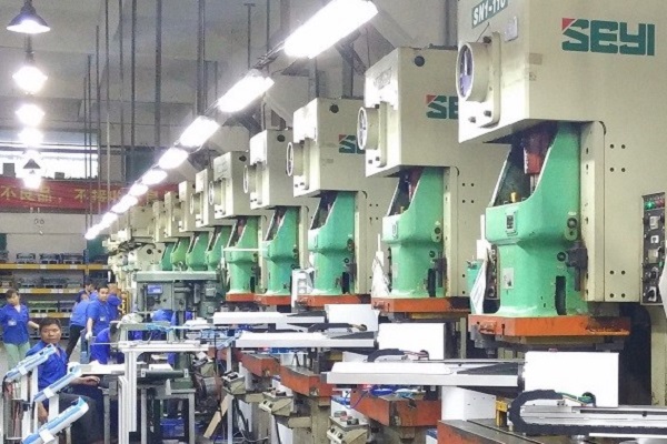 沖壓機(jī)械手01