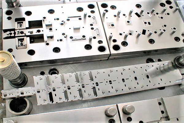 精密模具-東莞五金模具公司