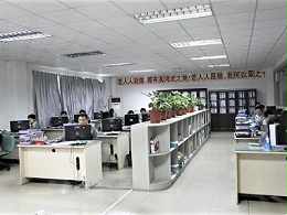 深圳五金沖壓廠，五金加工機械手操作8-誠瑞豐科技