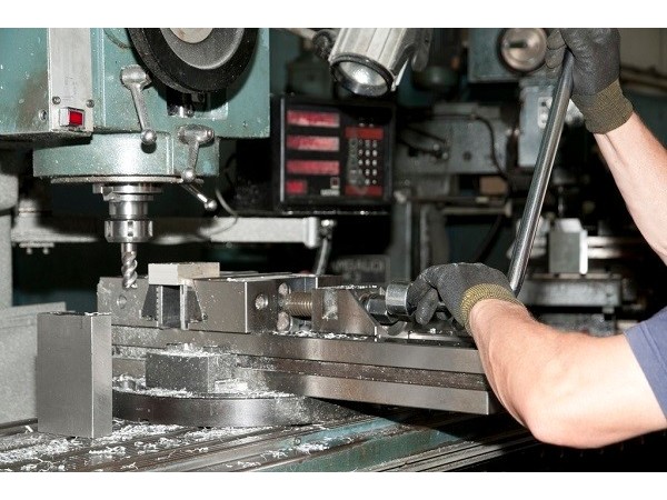 福田精密沖壓廠，沖壓模具淬火預(yù)防形變方法2-[誠(chéng)瑞豐]