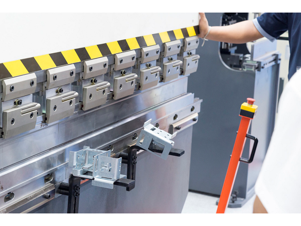 廣東五金沖壓模具加工廠，矩形拉伸件的特點