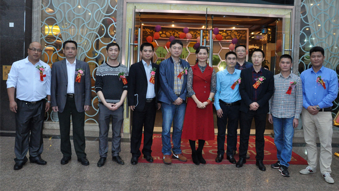 各部門經(jīng)理活動現(xiàn)場門口迎賓