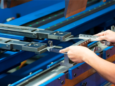 廣州五金沖壓件加工廠，6個(gè)沖孔翻邊技巧