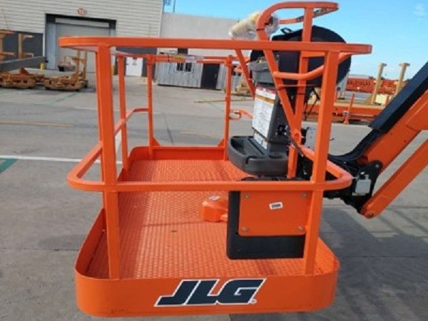 精密沖壓件定制廠-五金沖壓機械手操作7