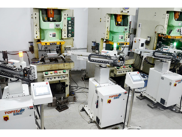 定做五金沖壓件的鍛壓機(jī)如何安全操作？