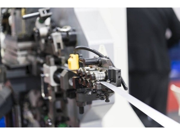 五金沖壓技術如何提高汽車沖壓材料利用率？-深圳誠瑞豐五金沖壓廠