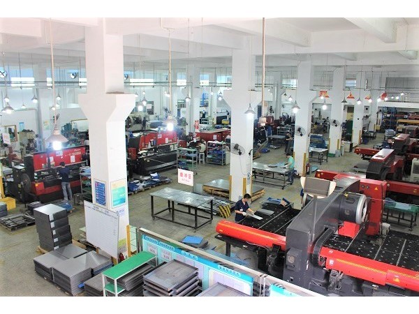 深圳鈑金沖壓加工現(xiàn)場(chǎng)是怎樣的？