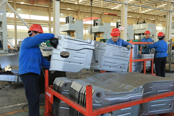 汽車(chē)五金沖壓件生產(chǎn)圖片