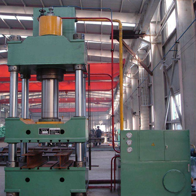 五金沖壓加工廠圖片